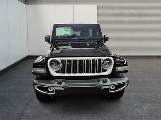 Jeep Wrangler 4-Door SAHARA 2026 à St-Jean-Sur-Richelieu, Québec - 2 - w320h240cpx