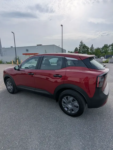 2025 Nissan Kicks S // VUS // TRACTION INTÉGRALE in Sherbrooke, Quebec - 3 - w320h240cpx