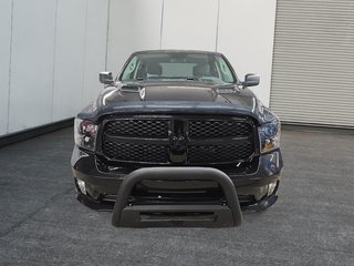 2019 Ram 1500 Classic EXPRESS 4X4 CREW CAB // V8 // TEMP FROID in Sherbrooke, Quebec - 2 - w320h240cpx