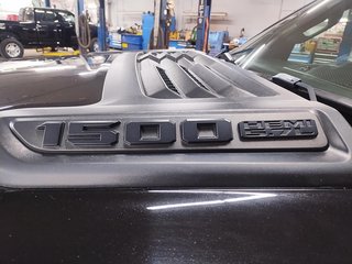 Ram 1500 SPORT 4X4 CREW CAB // TOIT PANO 2019 à Sherbrooke, Québec - 6 - w320h240cpx