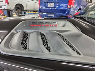 Ram 3500 LIMITED 4X4 CREW CAB NIGHT EDITION // ROUE DOUBLE 2024 à Sherbrooke, Québec - 6 - w320h240cpx