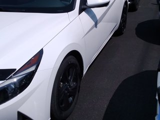 Hyundai Elantra Preferred 2023 à Mont-Tremblant, Québec - 2 - w320h240cpx