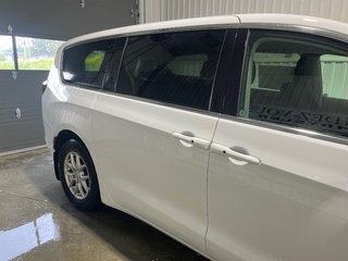 2024 Chrysler Grand Caravan SXT in Grand-Sault and Edmunston, New Brunswick - 4 - w320h240cpx