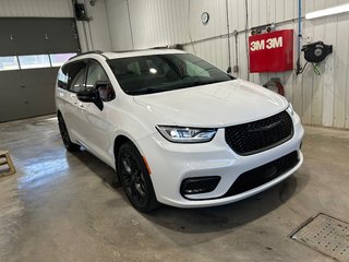 2024 Chrysler Pacifica TOURING-L in Grand-Sault and Edmunston, New Brunswick - 3 - w320h240cpx