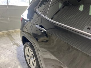 2026 Jeep Compass SPORT in Grand-Sault and Edmunston, New Brunswick - 4 - w320h240cpx