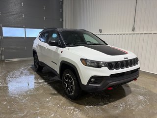 2026 Jeep Compass TRAILHAWK in Grand-Sault and Edmunston, New Brunswick - 3 - w320h240cpx