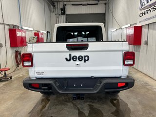 2026 Jeep Gladiator NIGHTHAWK in Grand-Sault and Edmunston, New Brunswick - 5 - w320h240cpx