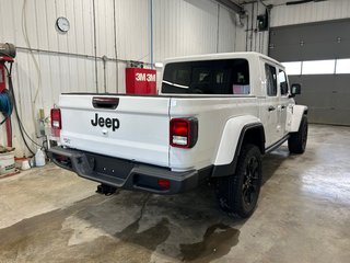 2026 Jeep Gladiator NIGHTHAWK in Grand-Sault and Edmunston, New Brunswick - 4 - w320h240cpx