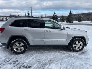 2011  GRAND CHEROKEE LIMITED Limited in Grand-Sault and Edmunston, New Brunswick - 4 - w320h240cpx