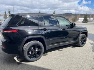 2024  Grand Cherokee ALTITUDE in Grand-Sault and Edmunston, New Brunswick - 3 - w320h240cpx