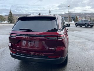2024  Grand Cherokee ALTITUDE in Grand-Sault and Edmunston, New Brunswick - 5 - w320h240cpx