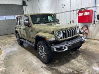 Jeep Wrangler 4-Door SAHARA 2026 à Grand-Sault et Edmunston, Nouveau-Brunswick - 3 - w320h240cpx