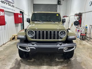 Jeep Wrangler 4-Door SAHARA 2026 à Grand-Sault et Edmunston, Nouveau-Brunswick - 2 - w320h240cpx