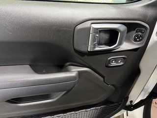 Jeep WRANGLER 4-DOORS SPORT Willys 2024 à Grand-Sault et Edmunston, Nouveau-Brunswick - 5 - w320h240cpx