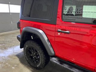Jeep WRANGLER SPORT Willys 2023 à Grand-Sault et Edmunston, Nouveau-Brunswick - 4 - w320h240cpx