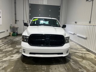 Ram 1500 CLASSIC TRADESMAN Express 2023 à Grand-Sault et Edmunston, Nouveau-Brunswick - 2 - w320h240cpx