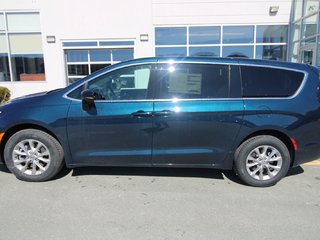 2025 Chrysler Pacifica SELECT AWD in St. John's, Newfoundland and Labrador - 2 - w320h240cpx
