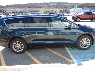 2025 Chrysler Pacifica SELECT AWD in St. John's, Newfoundland and Labrador - 4 - w320h240cpx