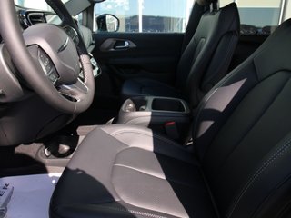 2025 Chrysler Pacifica SELECT AWD in St. John's, Newfoundland and Labrador - 6 - w320h240cpx