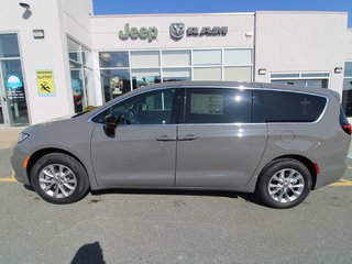 2025 Chrysler Pacifica SELECT AWD in St. John's, Newfoundland and Labrador - 2 - w320h240cpx