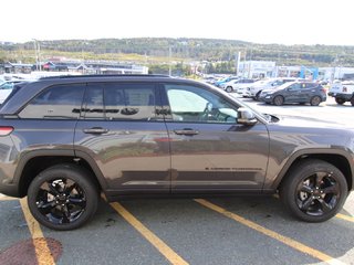 2024  Grand Cherokee ALTITUDE in St. John's, Newfoundland and Labrador - 4 - w320h240cpx