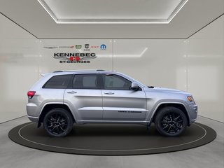 Jeep GRAND CHEROKEE LAREDO  2021 à Saint-Georges, Québec - 2 - w320h240cpx