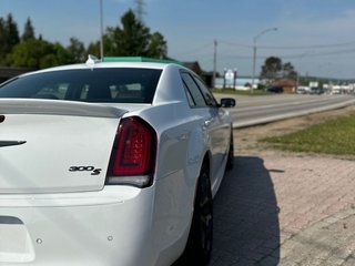 2023 Chrysler 300 S RWD in Mont-Tremblant, Quebec - 6 - w320h240cpx