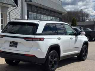 2025 Jeep Grand Cherokee LAREDO ALTITUDE in Mont-Tremblant, Quebec - 4 - w320h240cpx