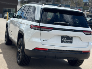 2025 Jeep Grand Cherokee LAREDO ALTITUDE in Mont-Tremblant, Quebec - 4 - w320h240cpx