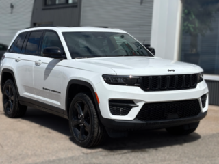 2025 Jeep Grand Cherokee LAREDO ALTITUDE in Mont-Tremblant, Quebec - 2 - w320h240cpx