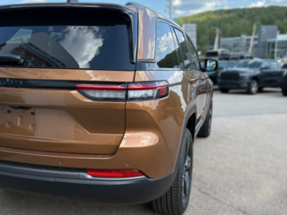 2026 Jeep Grand Cherokee LIMITED in Mont-Tremblant, Quebec - 3 - w320h240cpx