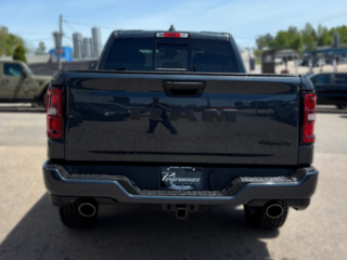 Ram 1500 EXPRESS 2026 à Mont-Tremblant, Québec - 2 - w320h240cpx