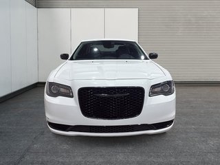 2023 Chrysler 300 Touring AWD in Saint-Hyacinthe, Quebec - 2 - w320h240cpx