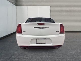 2023 Chrysler 300 Touring AWD in Saint-Hyacinthe, Quebec - 3 - w320h240cpx