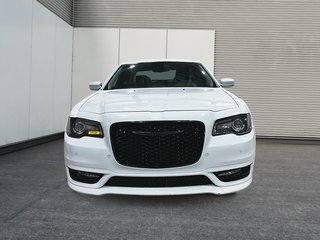 2023 Chrysler 300 Touring L in Saint-Hyacinthe, Quebec - 2 - w320h240cpx