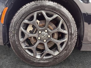 2023 Chrysler 300 S TOIT PANORAMIQUE 300S AWD in Saint-Hyacinthe, Quebec - 6 - w320h240cpx