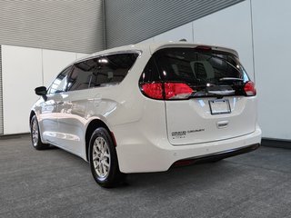 Chrysler Grand Caravan SXT 2027 à Saint-Hyacinthe, Québec - 4 - w320h240cpx