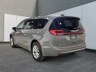 2025 Chrysler Pacifica SELECT AWD in Saint-Hyacinthe, Quebec - 4 - w320h240cpx
