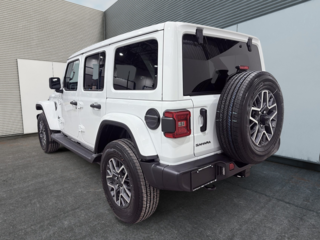 Jeep Wrangler 4-Door SAHARA 2025 à Saint-Hyacinthe, Québec - 4 - w320h240cpx