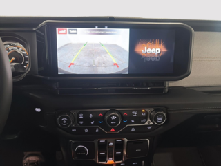 Jeep Wrangler 4-Door SAHARA 2025 à Saint-Hyacinthe, Québec - 6 - w320h240cpx