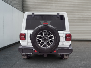 Jeep Wrangler 4-Door SAHARA 2025 à Saint-Hyacinthe, Québec - 3 - w320h240cpx