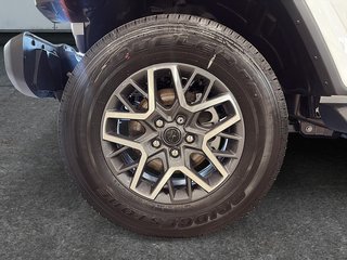 2026 Jeep Wrangler 4-Door SAHARA in Saint-Hyacinthe, Quebec - 6 - w320h240cpx