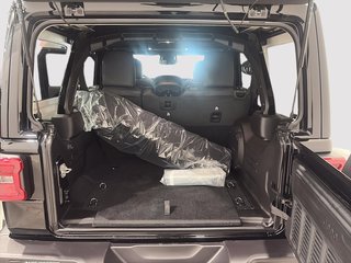 2026 Jeep Wrangler 4-Door SAHARA in Saint-Hyacinthe, Quebec - 6 - w320h240cpx