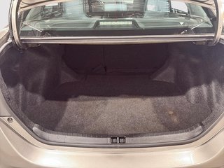 2017 Toyota Corolla LE in Saint-Hyacinthe, Quebec - 6 - w320h240cpx