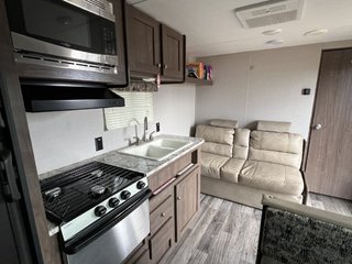 2018 Keystone HIDEOUT 25 LHS WE in Barrhead, Alberta - 4 - w320h240cpx