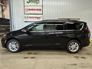 2022 Chrysler Pacifica Touring All wheel drive in Barrhead, Alberta - 6 - w320h240cpx
