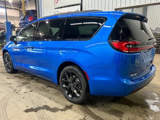 2026 Chrysler Pacifica SELECT AWD in Barrhead, Alberta - 5 - w320h240cpx