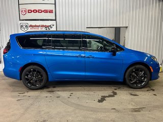 2026 Chrysler Pacifica SELECT AWD in Barrhead, Alberta - 2 - w320h240cpx