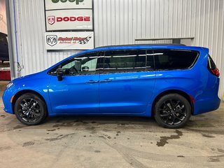 2026 Chrysler Pacifica SELECT AWD in Barrhead, Alberta - 6 - w320h240cpx