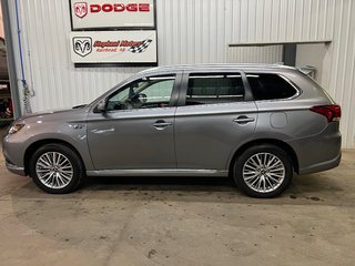 2022 Mitsubishi Outlander PHEV SE in Barrhead, Alberta - 6 - w320h240cpx